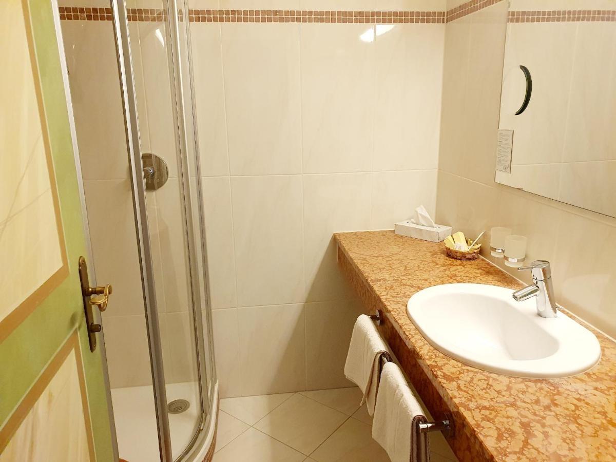 Raffl'S Hotel Лойташ Екстер'єр фото